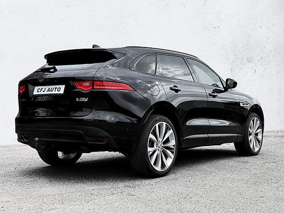 Jaguar F-PACE 12 of 30