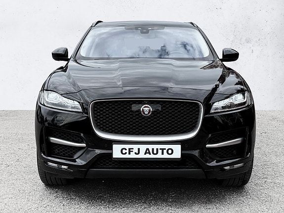 Jaguar F-PACE 10 of 30
