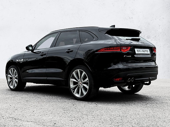 Jaguar F-PACE 13 of 30