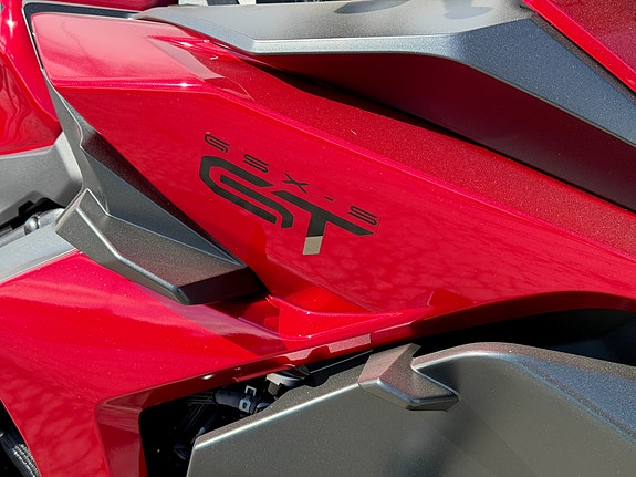 Suzuki GSX-S1000GT - Sportstourer 3 of 10