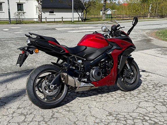 Suzuki GSX-S1000GT - Sportstourer 8 of 10