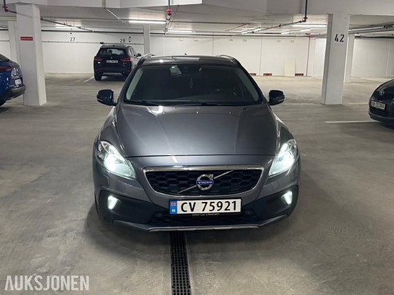 Volvo V40 Cross Country 2 of 5