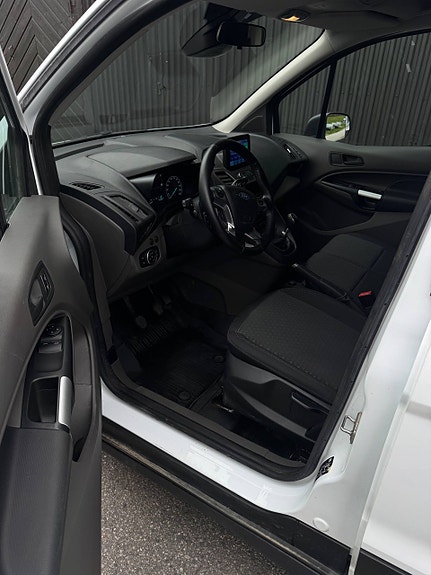 Ford Transit Connect 6 of 9