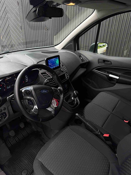 Ford Transit Connect 7 of 9