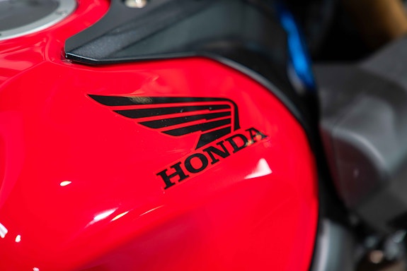 Honda CB650R E-CLUTCH - Sportslig nakensykkel med genial E-Clutch! 12 of 16