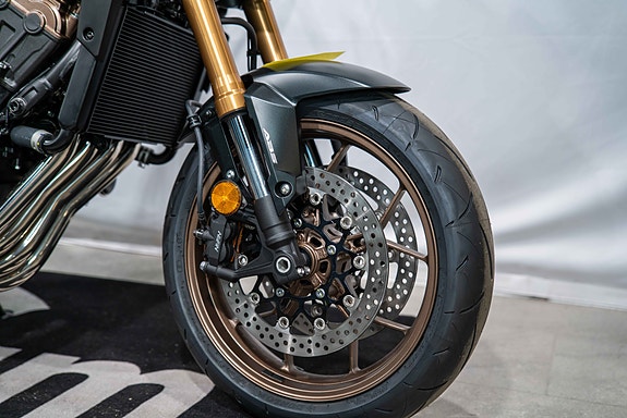 Honda CB650R E-CLUTCH - Sportslig nakensykkel med genial E-Clutch! 4 of 16