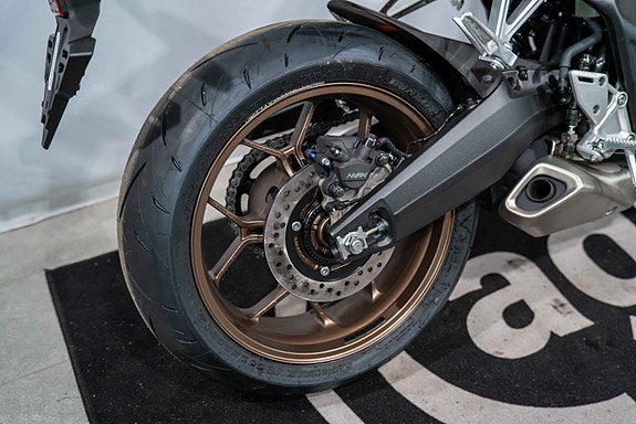 Honda CB650R E-CLUTCH - Sportslig nakensykkel med genial E-Clutch! 8 of 16