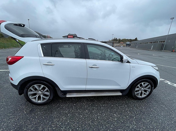 Kia Sportage 2 of 5