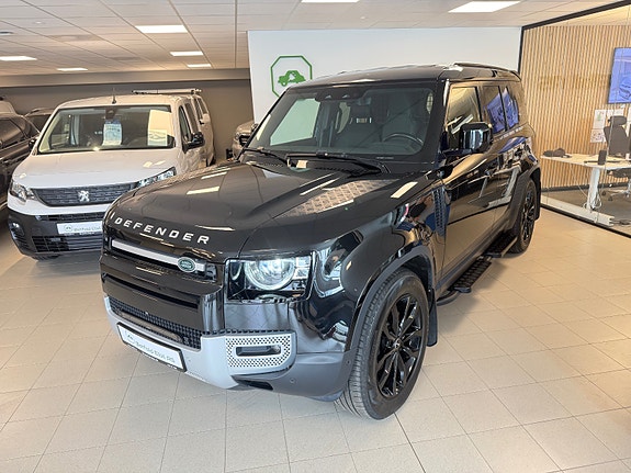 Land Rover Defender 110 2 of 5