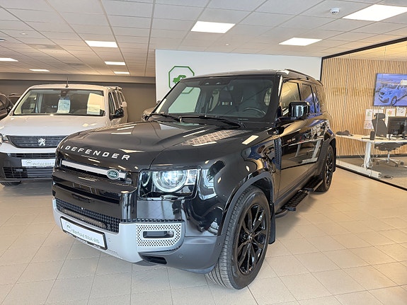 Land Rover Defender 110 4 of 5