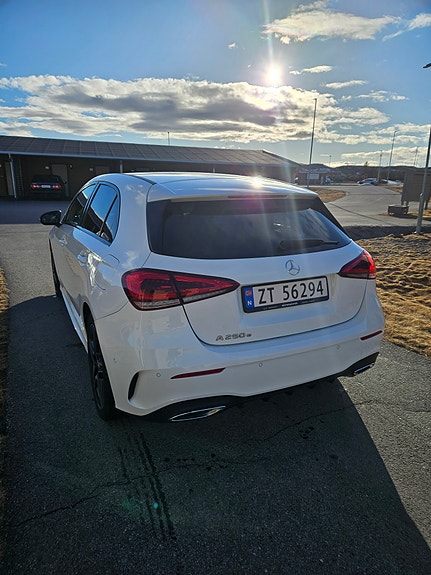 Mercedes-Benz A250 e 7 of 18