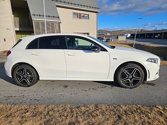 Mercedes-Benz A250 e 3 of 18