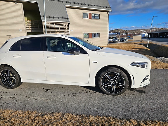Mercedes-Benz A250 e 5 of 18