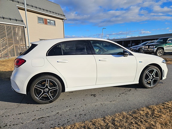 Mercedes-Benz A250 e 6 of 18