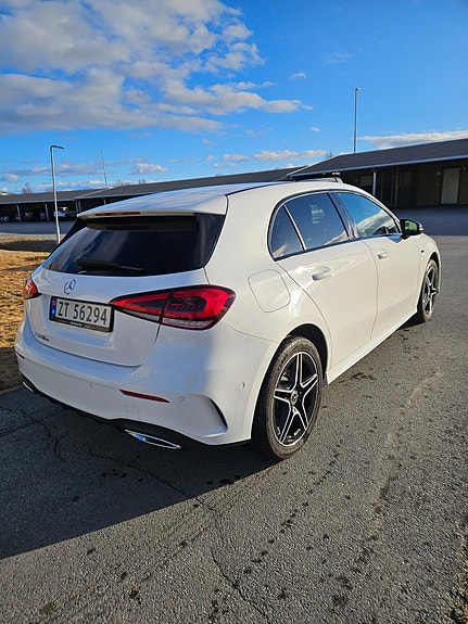 Mercedes-Benz A250 e 4 of 18