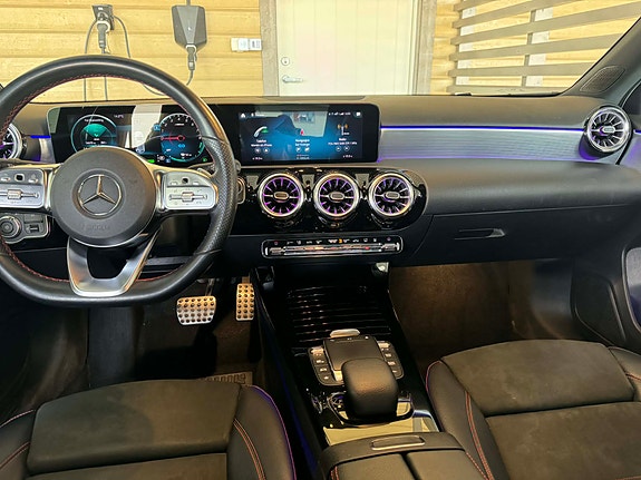 Mercedes-Benz A250 e 14 of 18