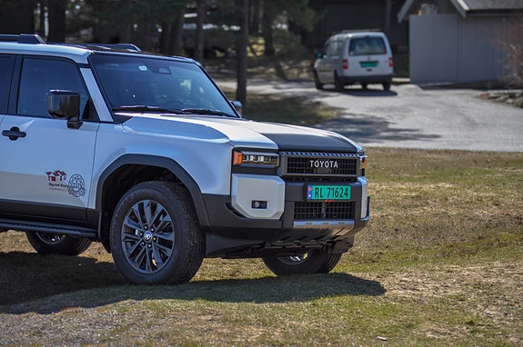 Toyota Land Cruiser 3 of 5