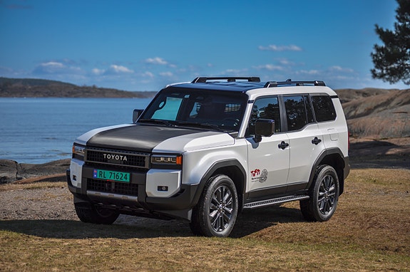 Toyota Land Cruiser 2 of 5