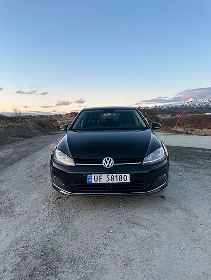 Volkswagen Golf VII 2 of 9
