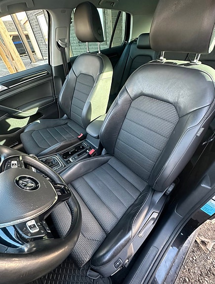Volkswagen Golf VII 6 of 9
