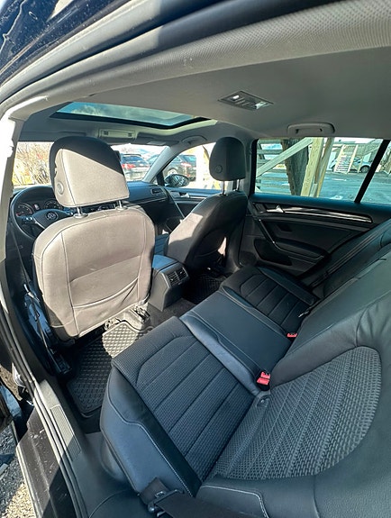 Volkswagen Golf VII 7 of 9