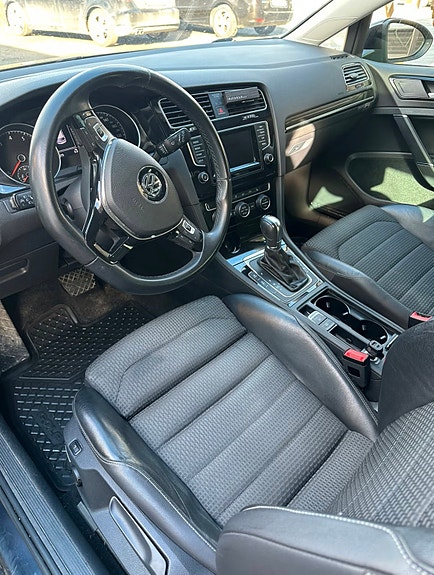 Volkswagen Golf VII 5 of 9