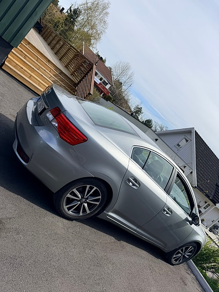 Toyota Avensis 3 of 5