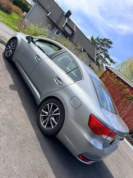 Toyota Avensis 4 of 5