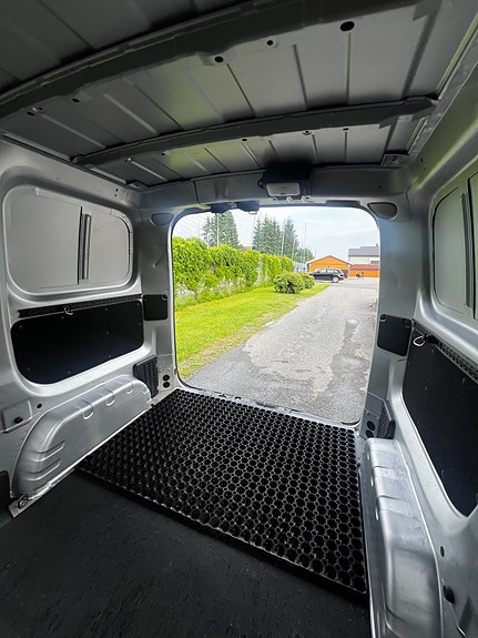 Nissan e-NV200 29 of 30