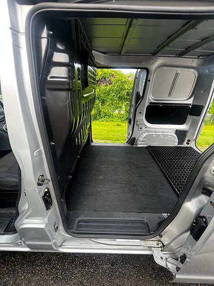 Nissan e-NV200 28 of 30