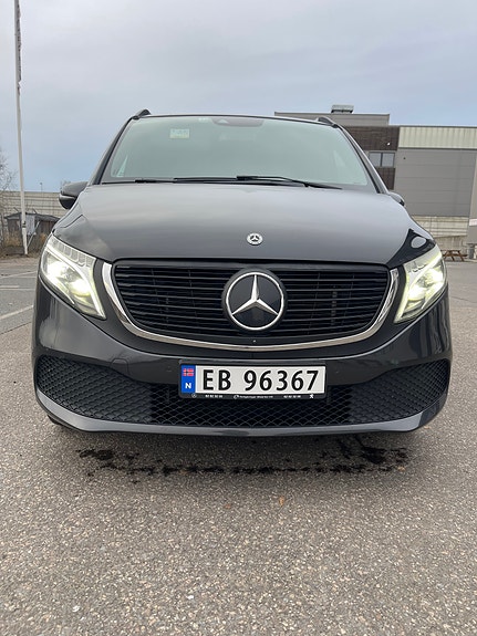 Mercedes-Benz EQV300 2 of 5