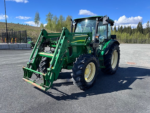 John Deere 5820