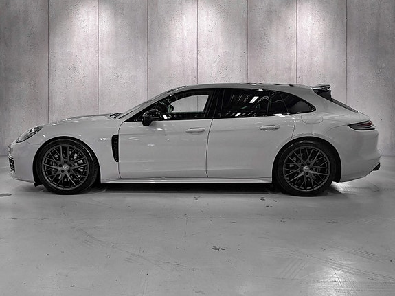 Porsche Panamera 4 of 5