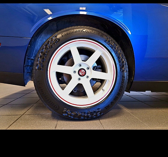 Dodge Challenger 13 of 29