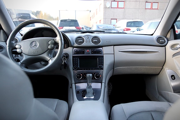 Mercedes-Benz CLK-Klasse 12 of 30