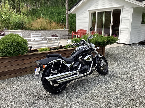 Suzuki VZ 800 Marauder 2 of 5