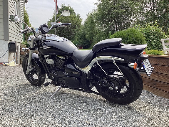 Suzuki VZ 800 Marauder 4 of 5