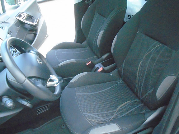 Peugeot 208 18 of 24