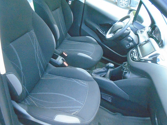 Peugeot 208 16 of 24