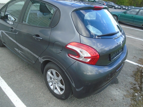 Peugeot 208 11 of 24