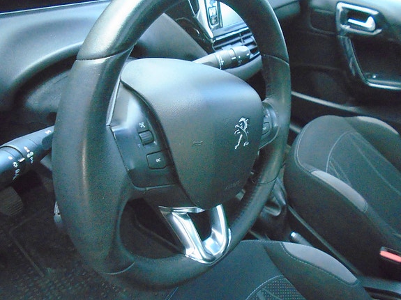 Peugeot 208 20 of 24