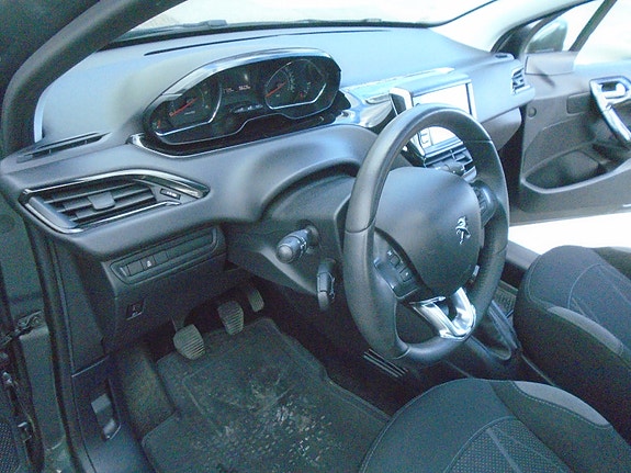 Peugeot 208 17 of 24