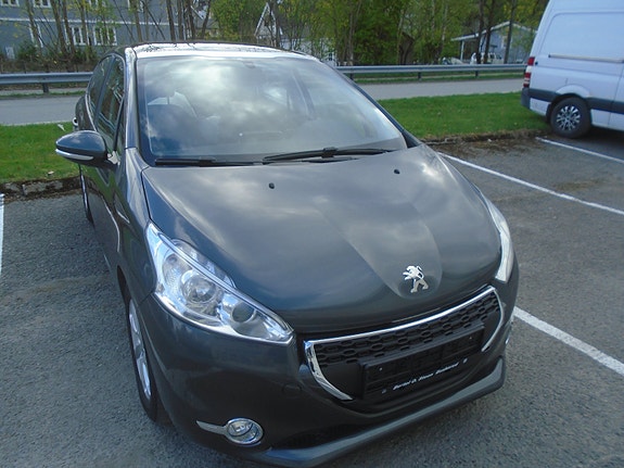 Peugeot 208 3 of 5