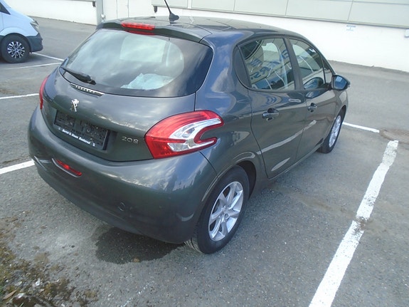 Peugeot 208 8 of 24