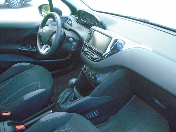 Peugeot 208 15 of 24