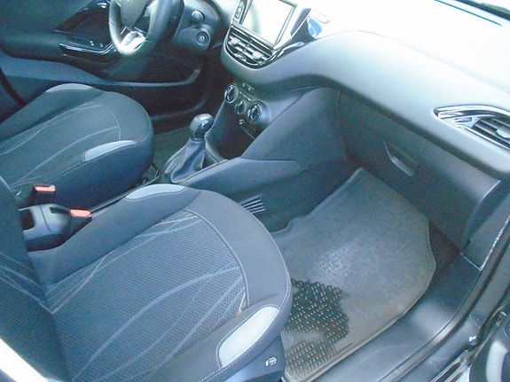 Peugeot 208 14 of 24