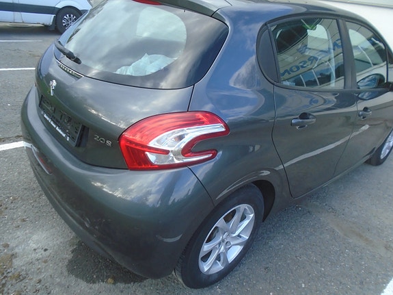 Peugeot 208 10 of 24