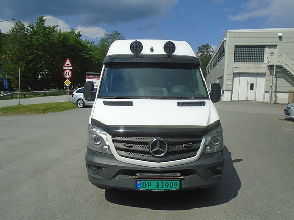 Mercedes-Benz Sprinter 2 of 5