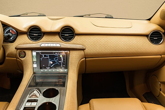 Fisker Karma 24 of 30