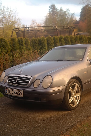 Mercedes-Benz CLK230 10 of 24